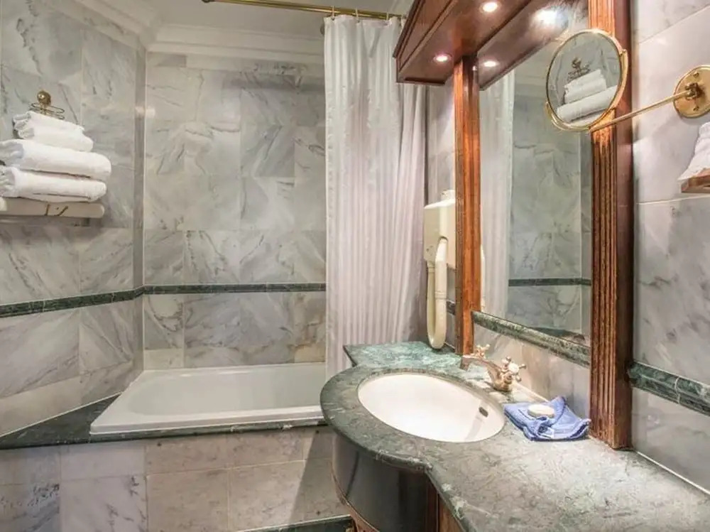 London Elizabeth Hotel