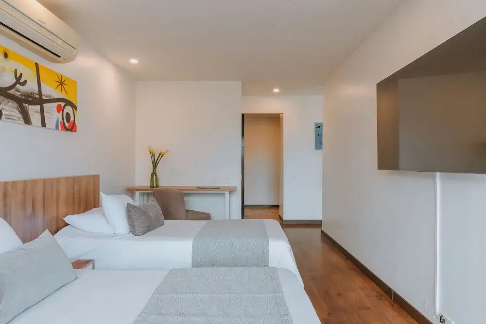 Travelers Orange Suites