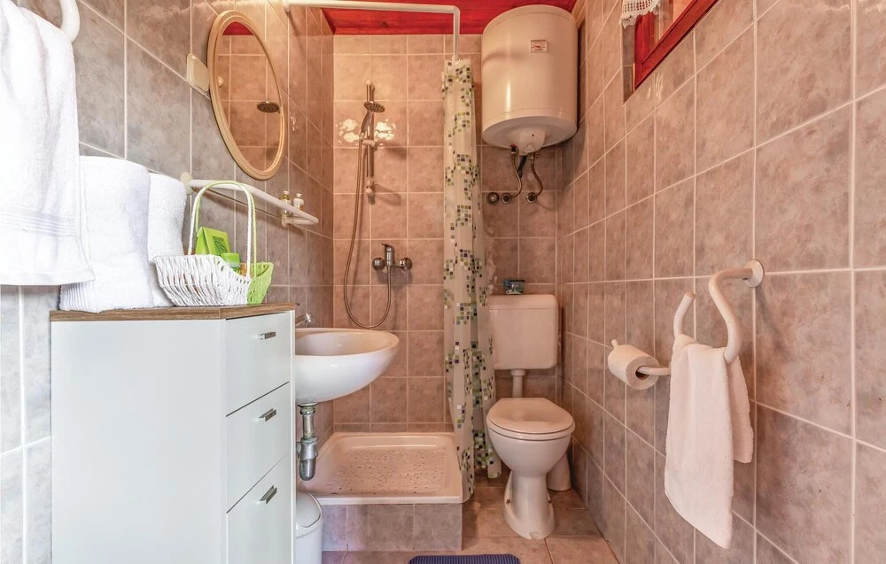 1 Bedroom Nice Home In Sisan