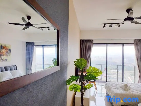 City-View Studio Retreat with Spectacular View TRX