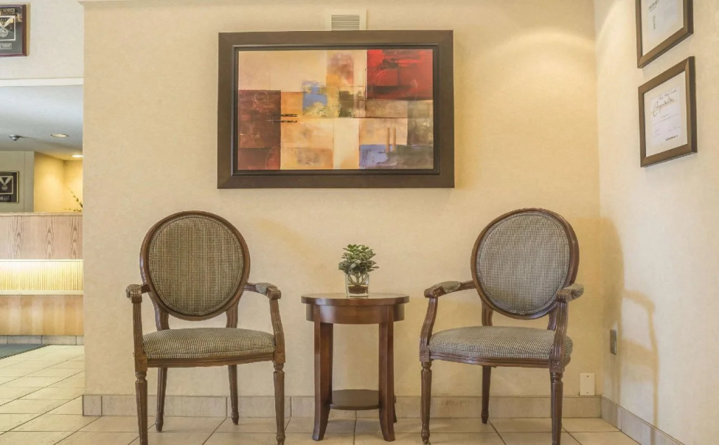 Comfort Suites
