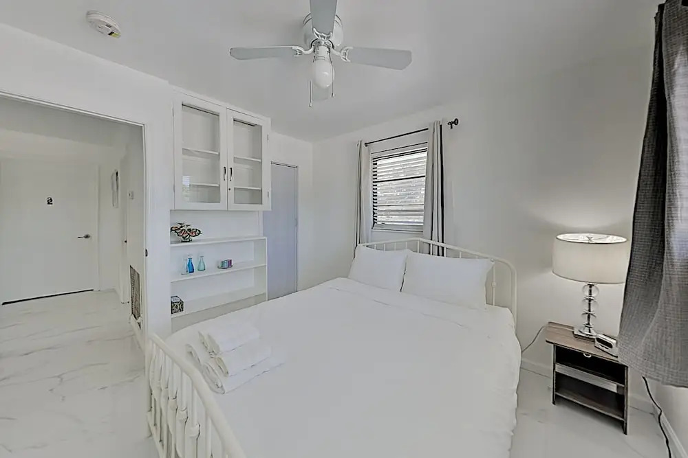 Stylish Getaway W/ New Interior & Private Hot Tub 4 Bedroom Home