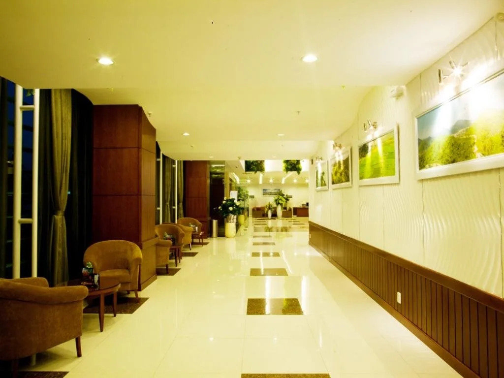River Hotel