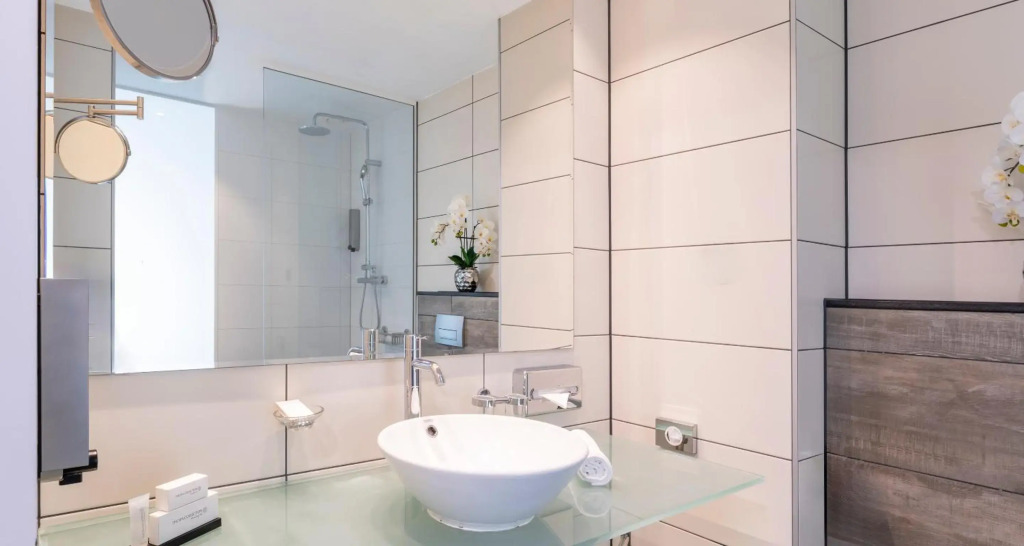 Отель Plaza Premium Grand Winston