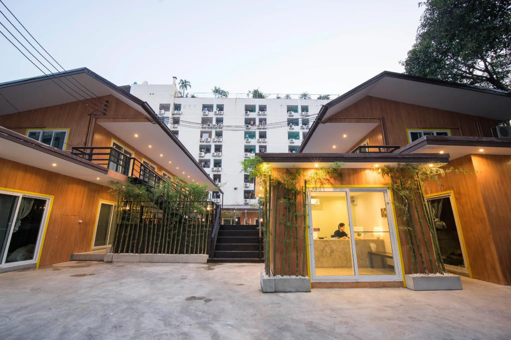 Resort M - MRT Huai Khwang