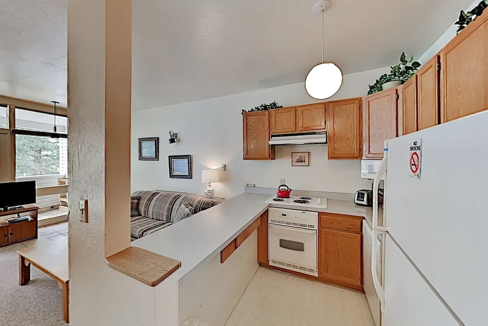 13tr53fj Studio Bedroom Condo