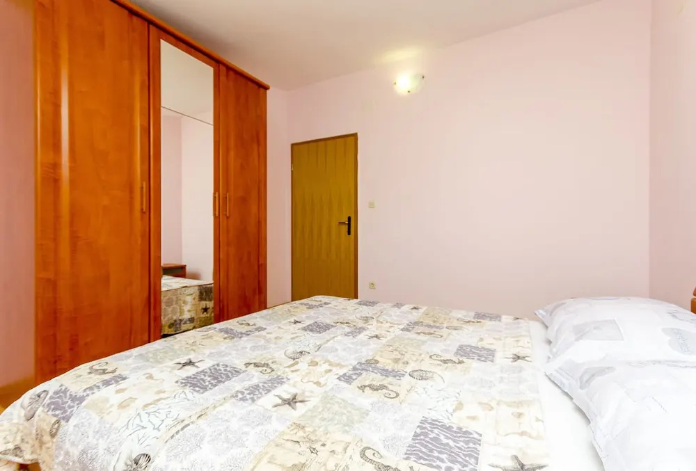 Apartments Ugrina