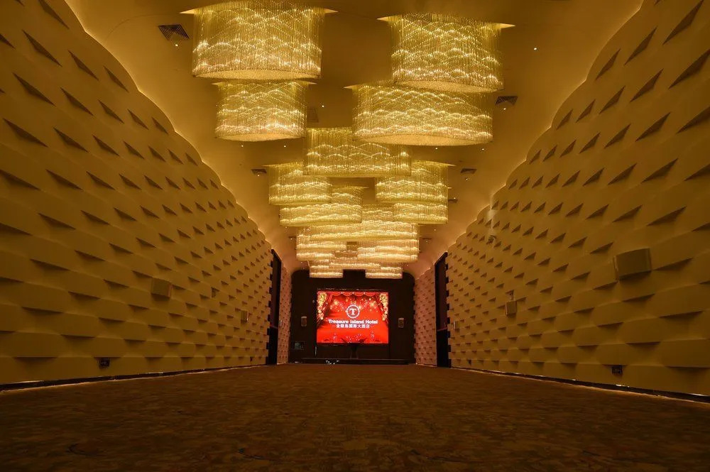 Treasure Island Hotel HUMEN