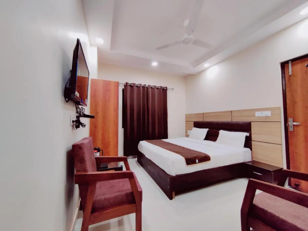 Perfectstayz Value Dwarkesh - Hotel Near Haridwar Railway station