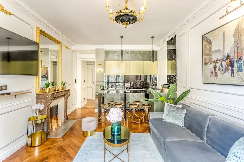 Luxury 2 bedroom 2.5 bathroom Louvre
