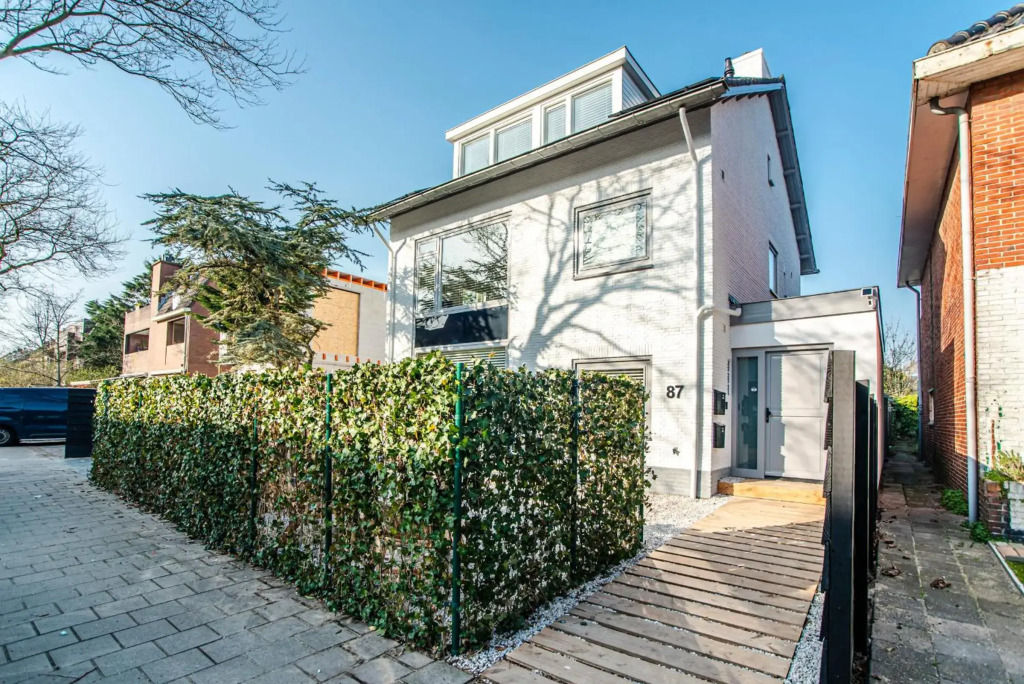 Marley’s Beachhouse - Luxury Apartment with garden