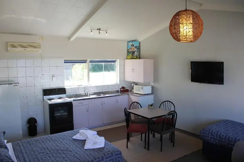 Waiteti Lakefront Motel
