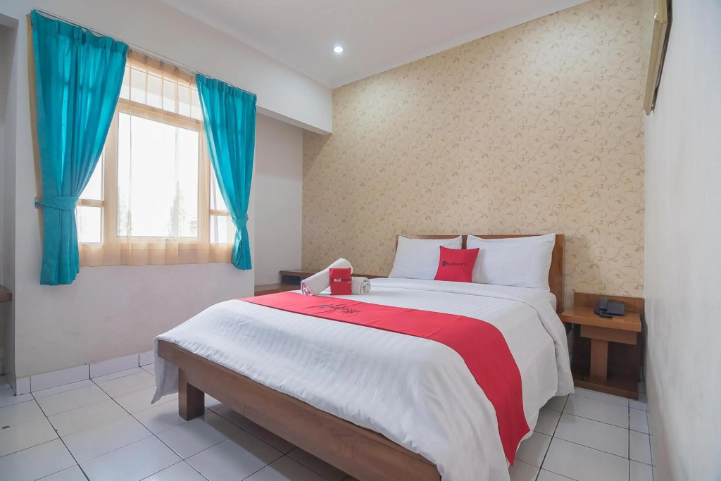 RedDoorz at Amellia Pasteur Bandung