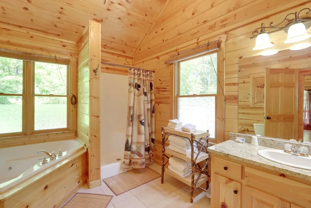 Private Ellijay Cabin w/ Hot Tub & Amenities!