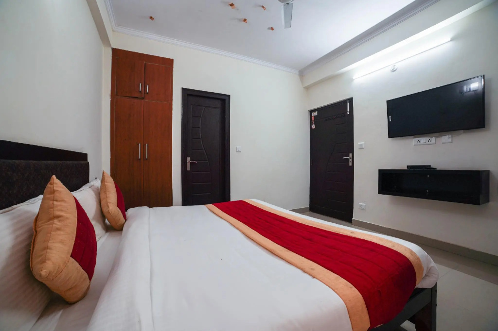 OYO 48406 Hotel Dark Clouds