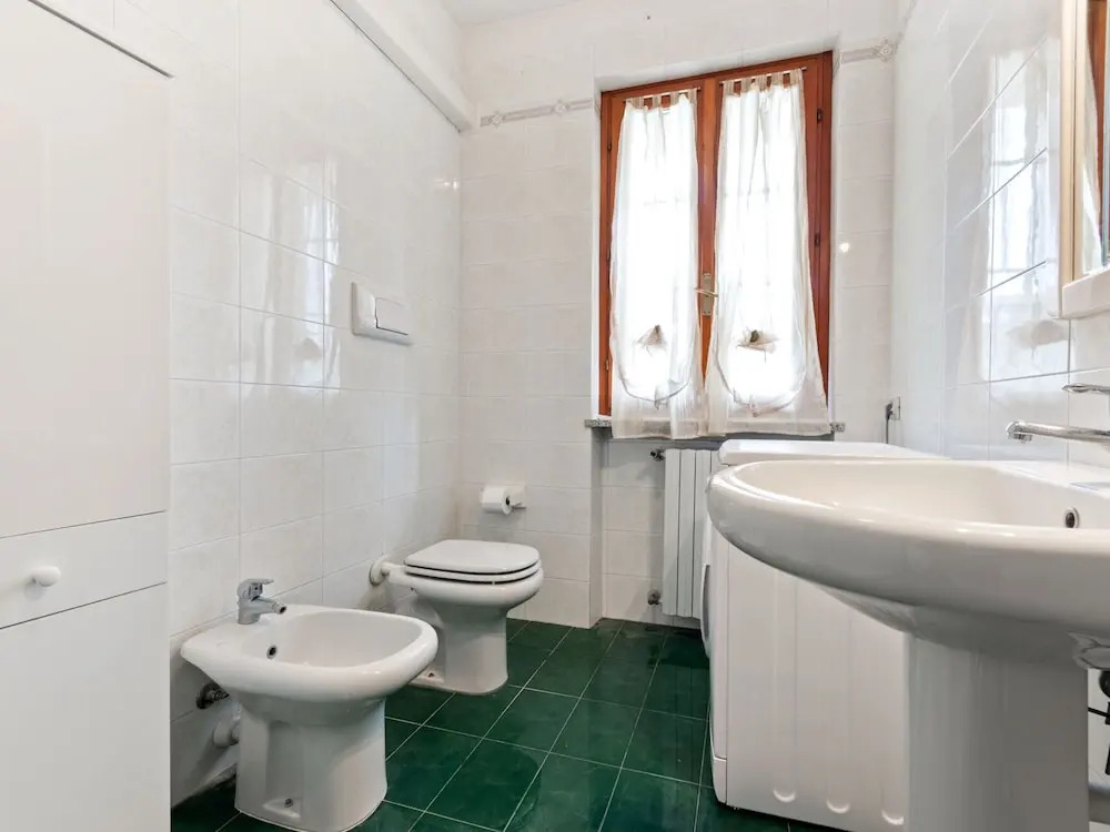 Apartment in Lazise With Lake View & Pool
