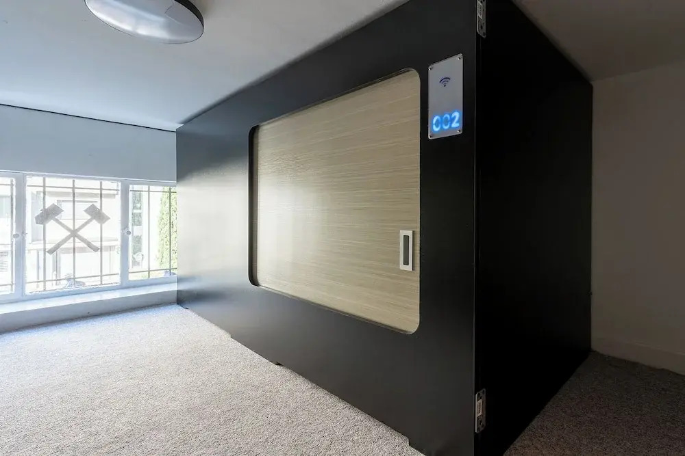 MUE Cubes - Capsule Hotel