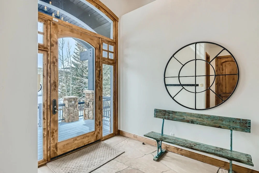New Listing! Apres & Fairway Retreat 5 Bedroom Home by RedAwning