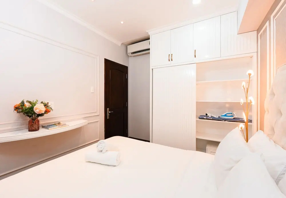 REM Rivergate Garden Pool Signature Apartments