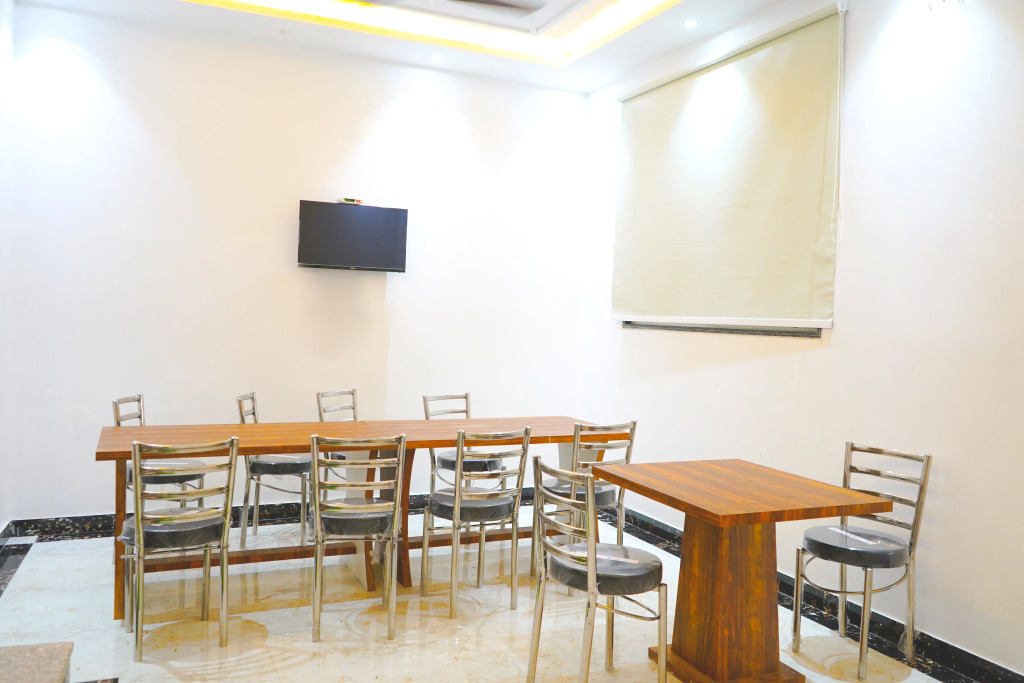 Hotel Ishaan Palace Near IGI Delhi Airport