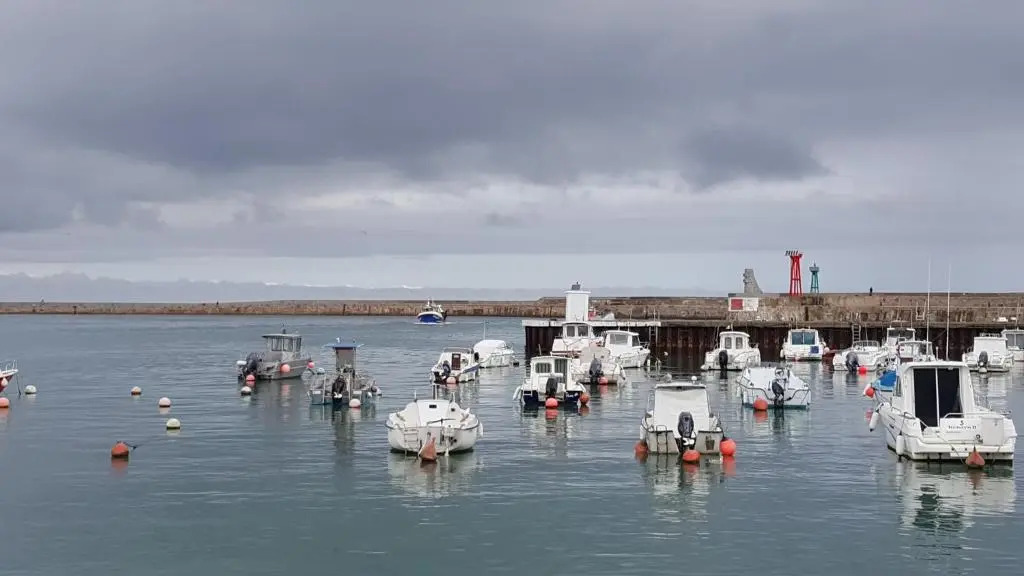 HÔTEL Le 6 3 Home PORT EN BESSIN Parking privé gratuit