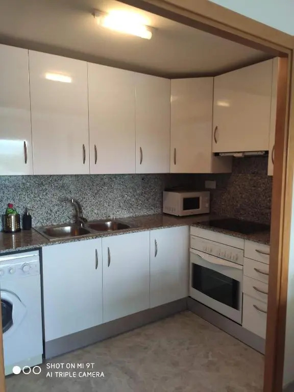 APPART STANDING 2 chambres 2SDB clim PISCINE PARKING WIFI TERRASSE 21m2 LOCAL VELO Port-Aventura, plage, centre