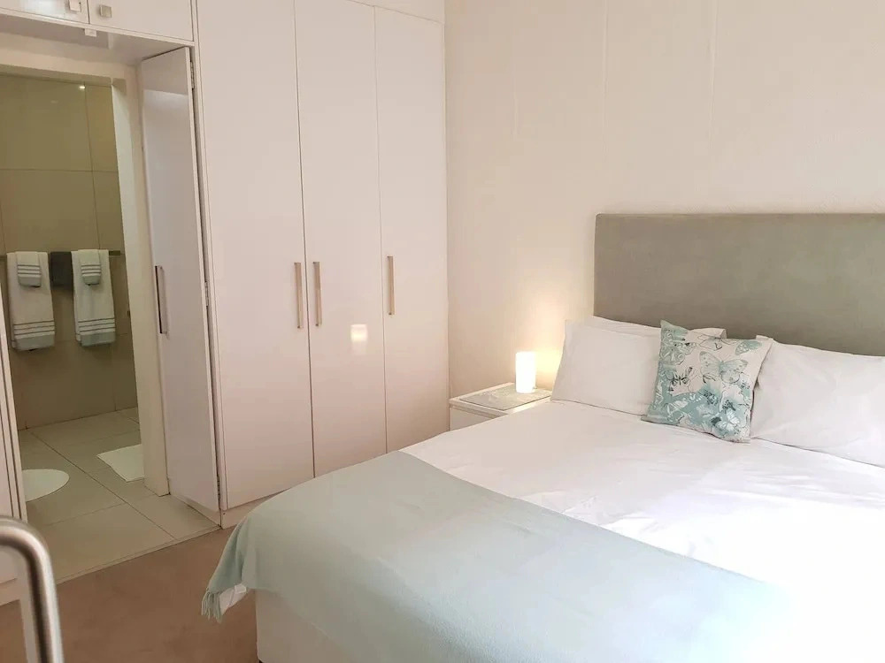 Stylish 1 BR Unit, pvt Garden, Free Wifi & Parking