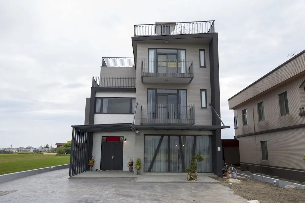Riverside Villa II