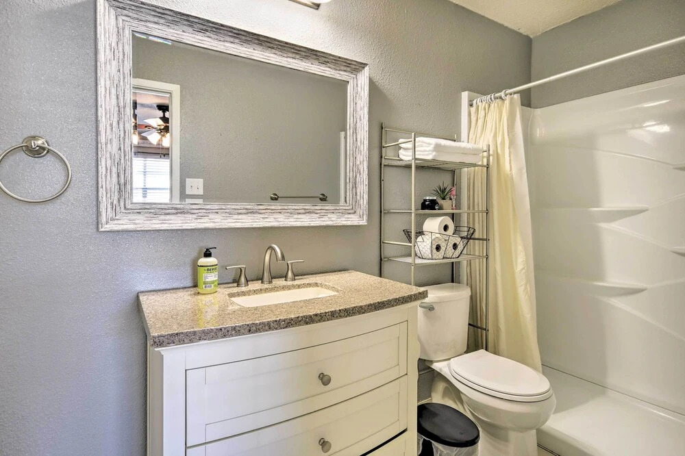 Charming Clovis Home w/ Covered Patio