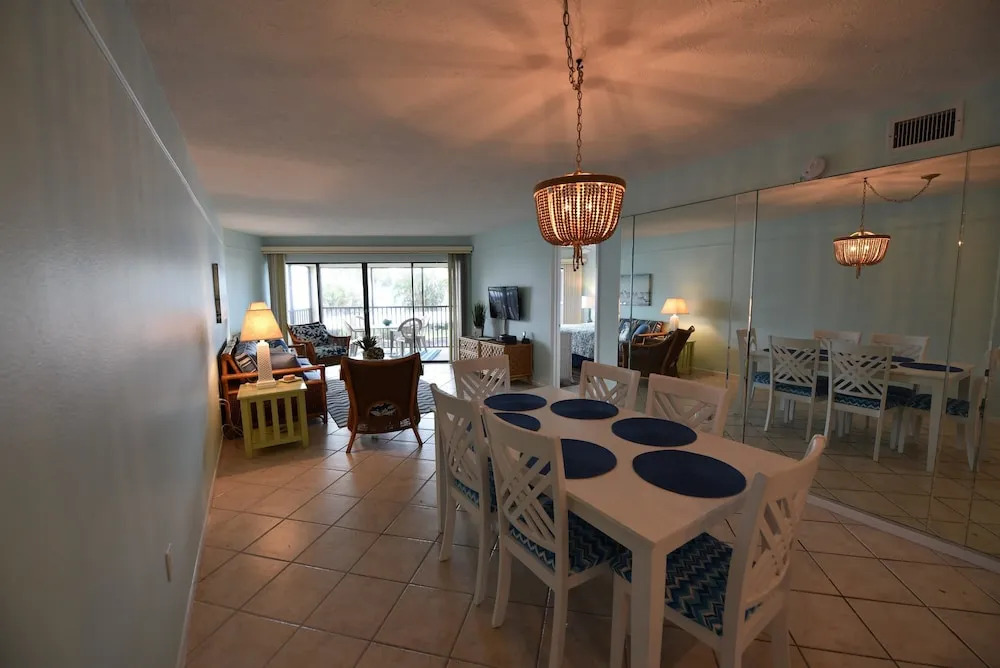Sun Plaza West Unit 110 Apartment 2