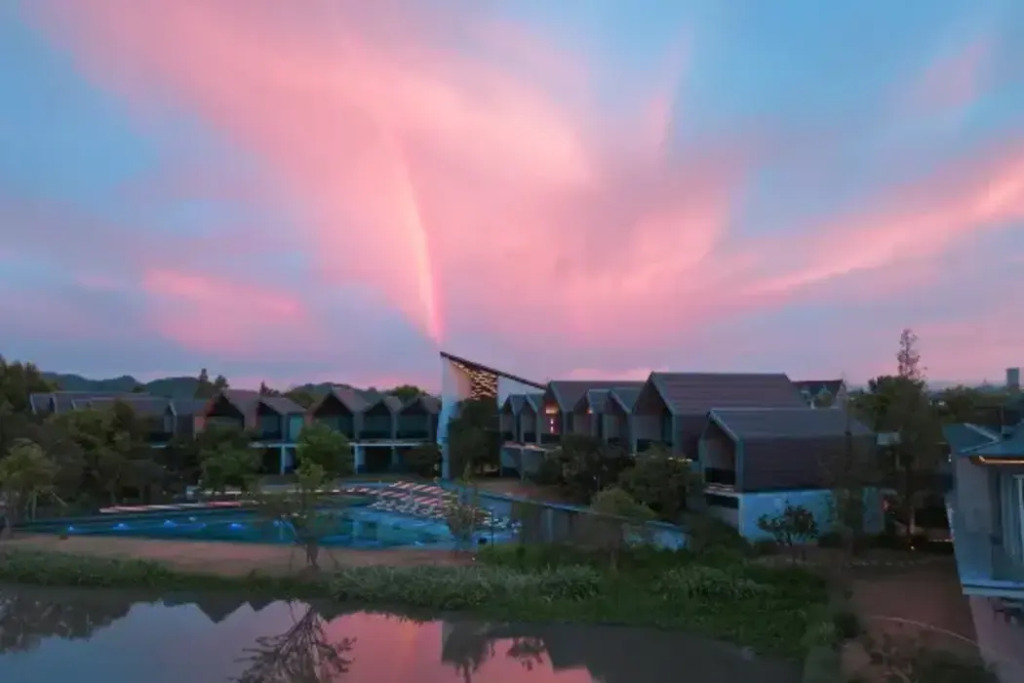 The Lucid Resort Deqing