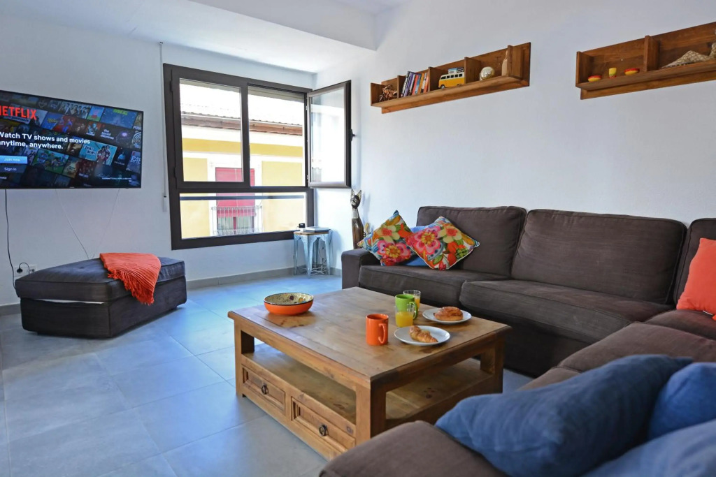 Attractive City Center Apartment