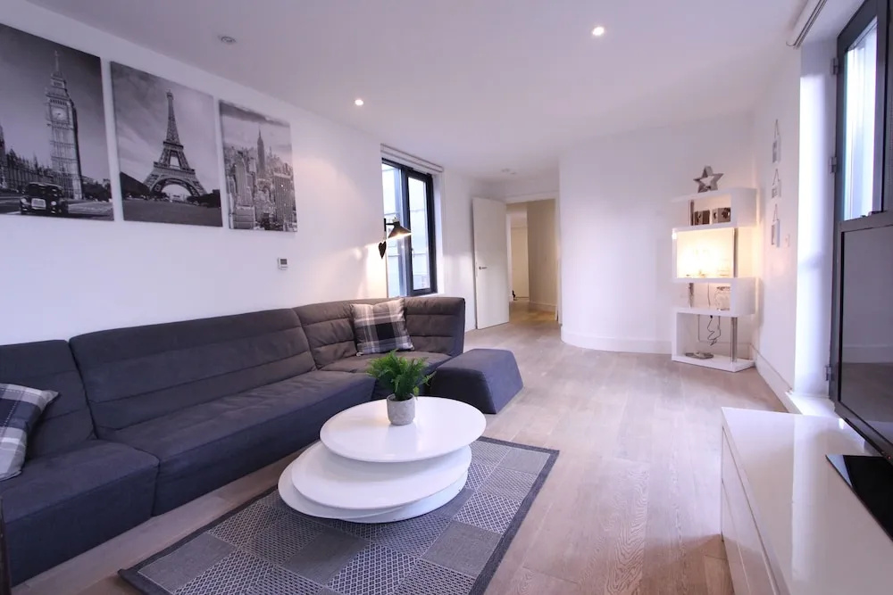 Modern 2 Bedroom Apart in heart London