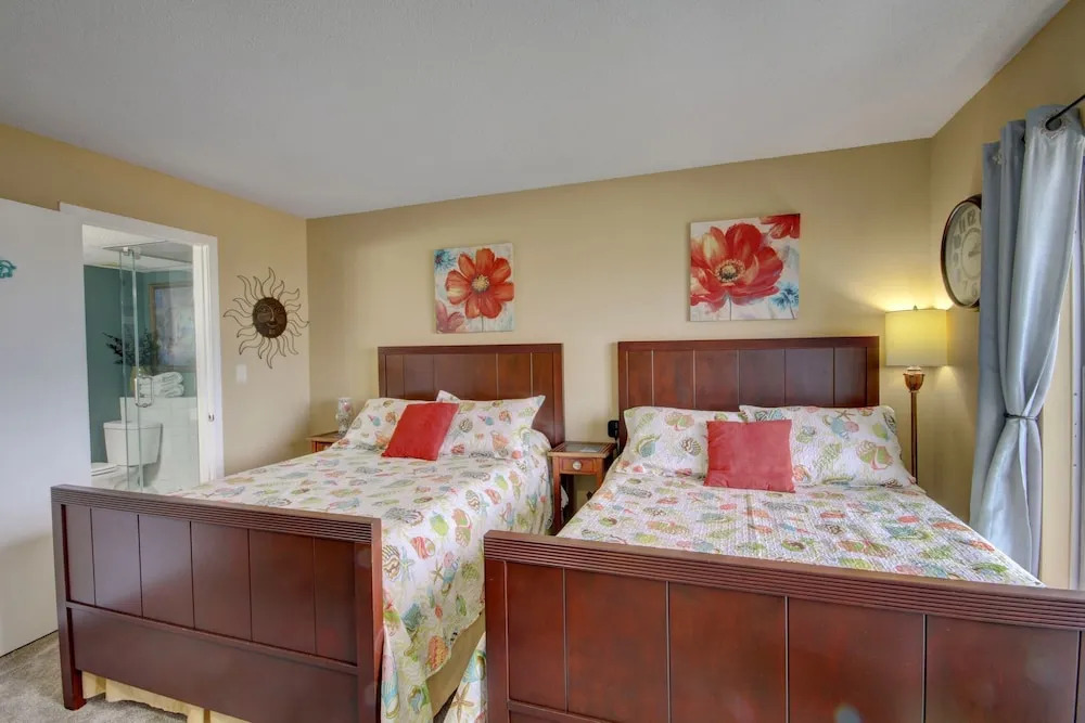 547 El Matador 2 Bedroom Condo by RedAwning