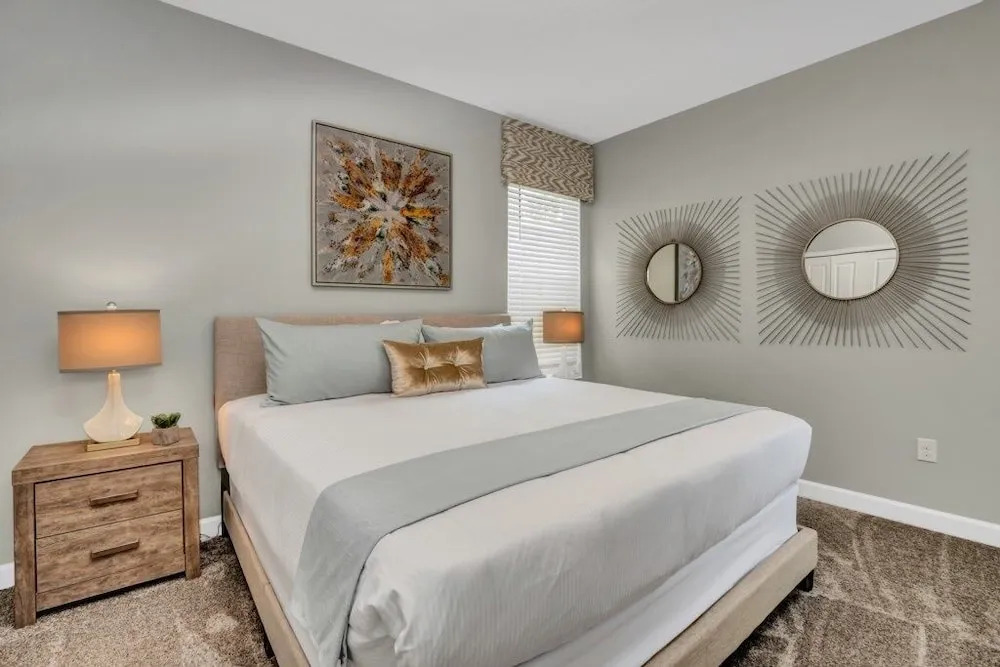 "boutique" Style Home Near Disney! 5 Bedroom Home by RedAwning