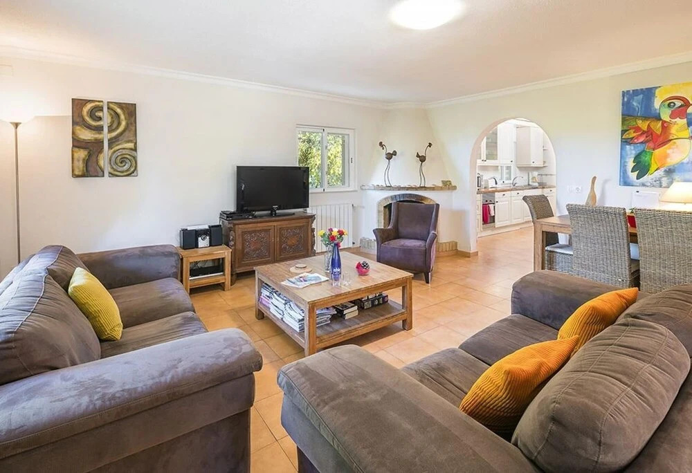Villa Amarela - free heated pool short walk to centre of Carvoeiro