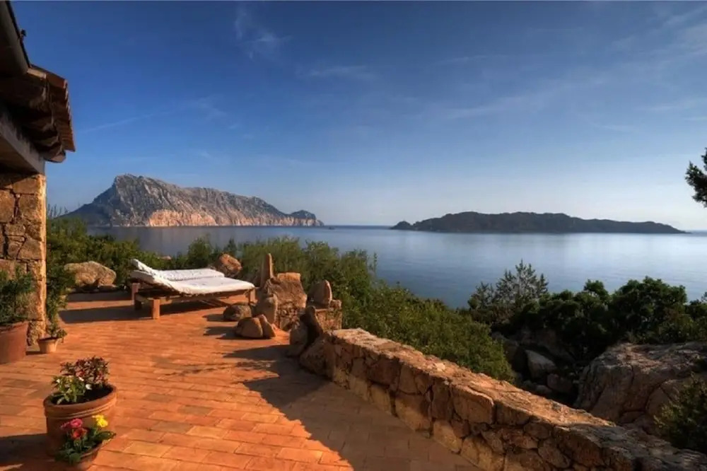 House With 4 Bedrooms in Punta Molara, With Wonderful sea View and Enclosed Garden Near the Beach