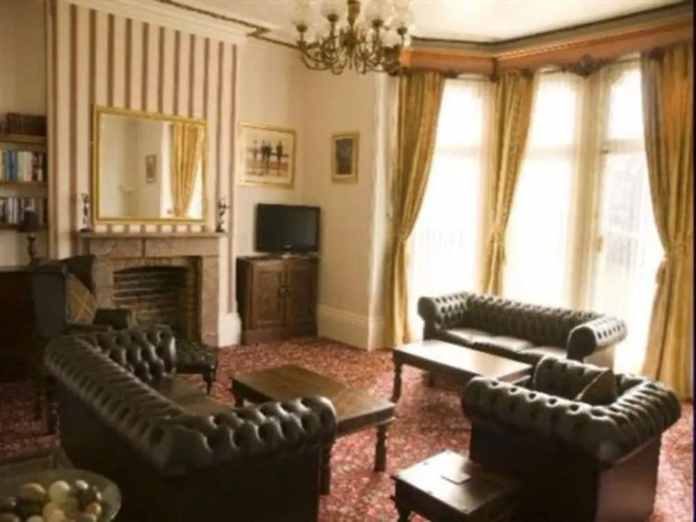 3 Norfolk Square