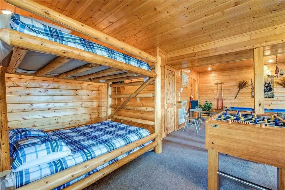 Mountain Seduction 2 Bedroom Mountain View Home with Hot Tub