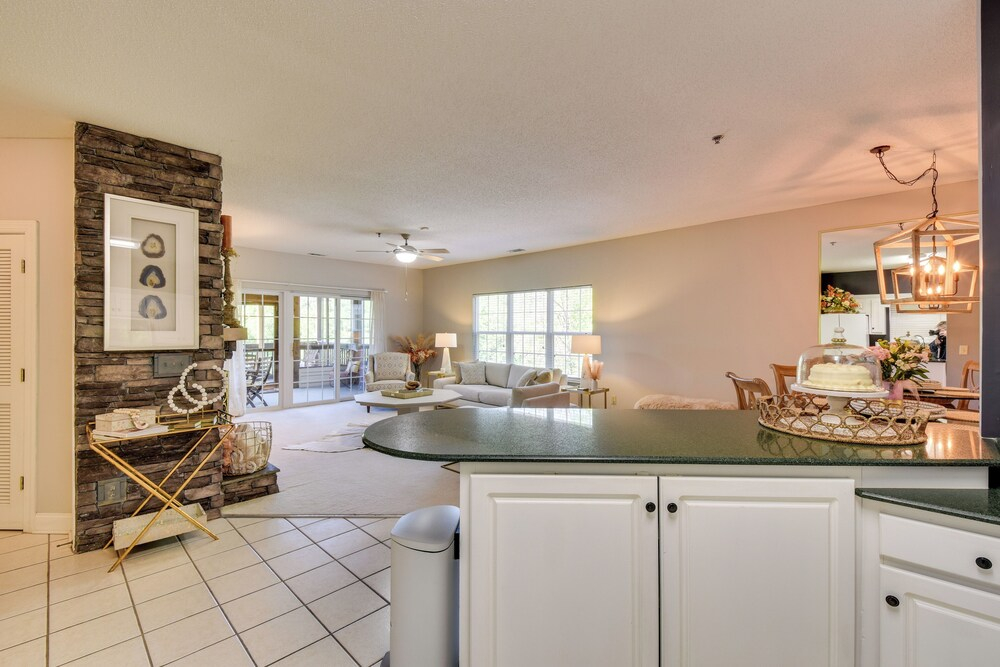 Balcony & Golf Course View! Condo at Kingwood