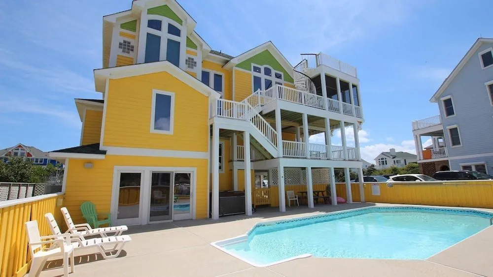 Mellow Yellow - 6 Br Home