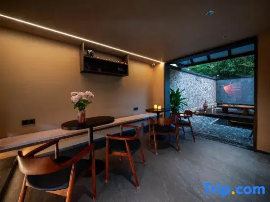 Hua Zhu · Stylist Art Accommodation