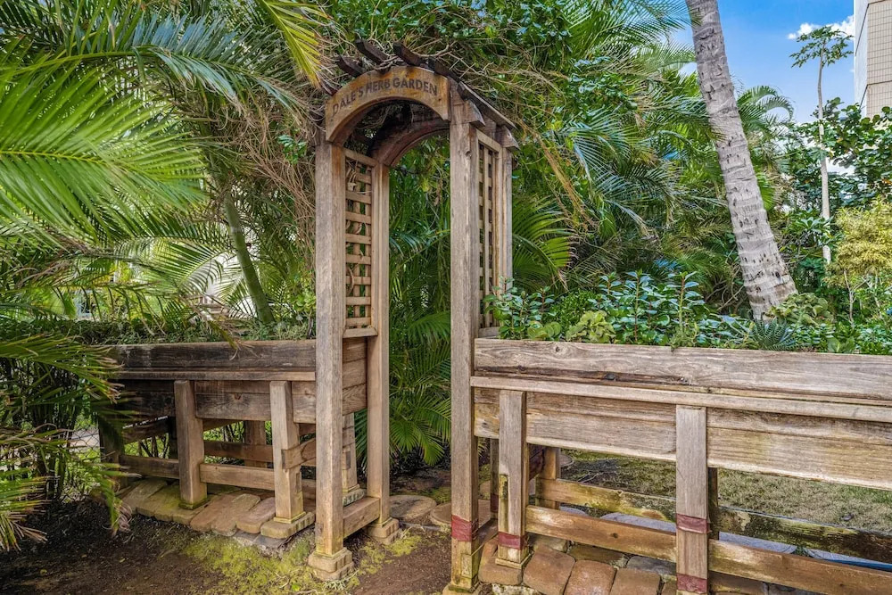 Kamaole Nalu #304 by Ali'i Resorts