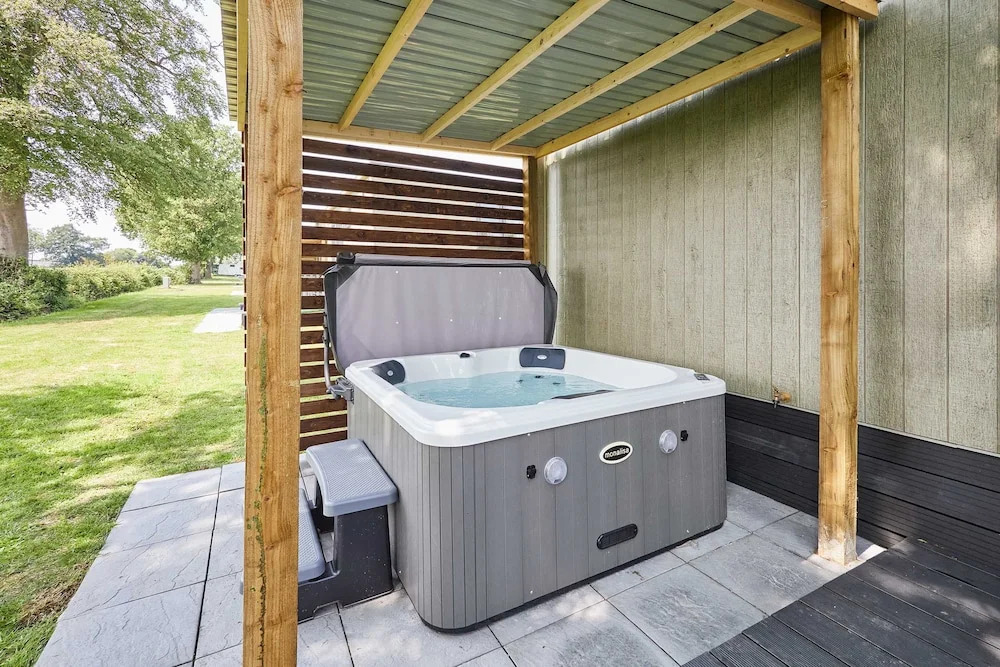 Host Stay Pod 2 Kingsmoor Retreat