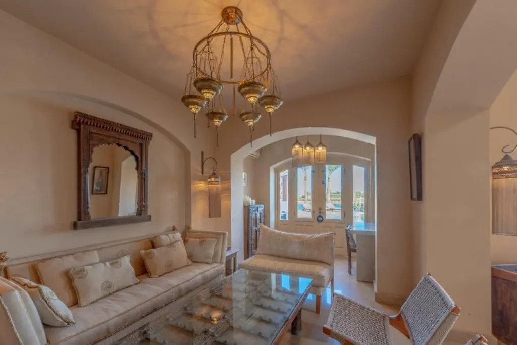 Chic 3BR Villa West Golf with Pool, Lagoon View & Guest House