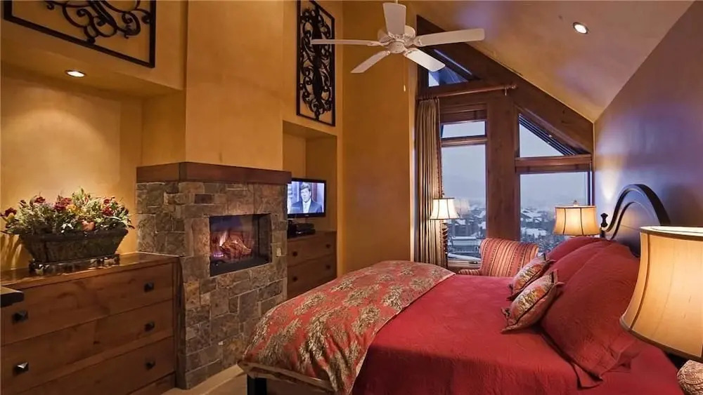 Diamond Peak Penthouse 616 4 BedroomCondo By Moving Mountains