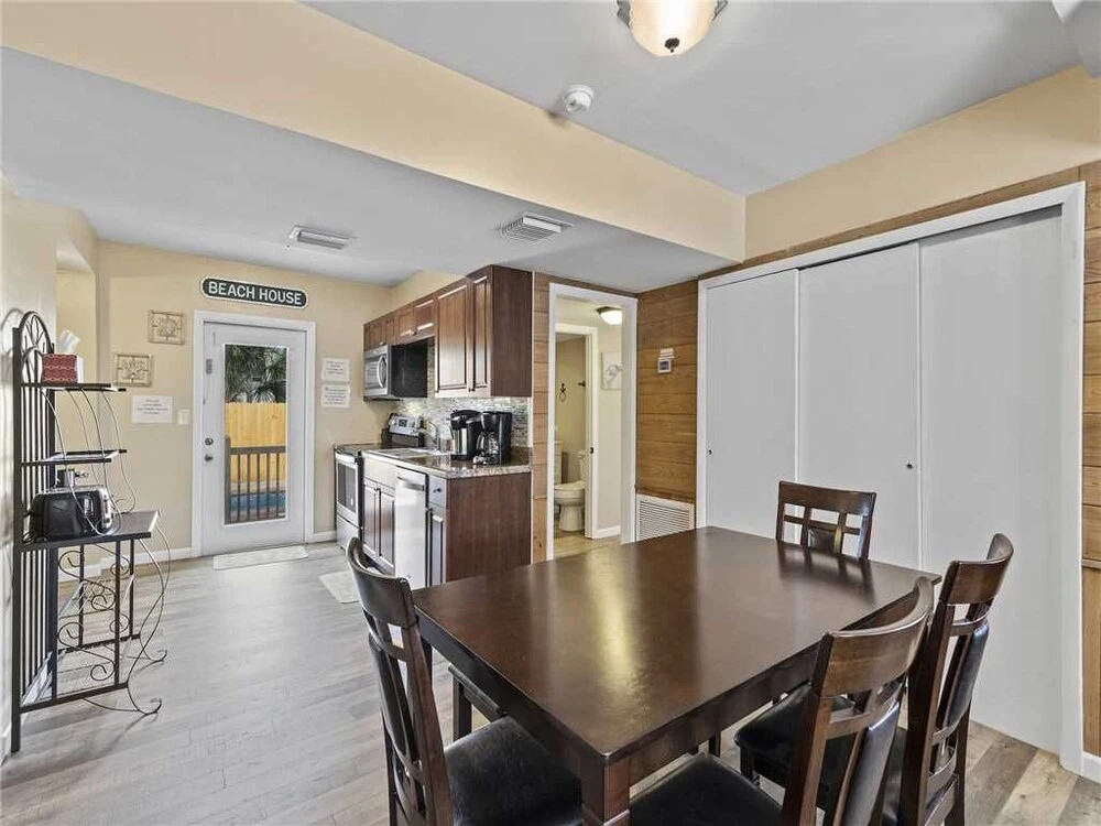 Mangrove Breeze, 3 Bedroom, Fenced Yard, Pets, Walk to Beach, Sleeps 10