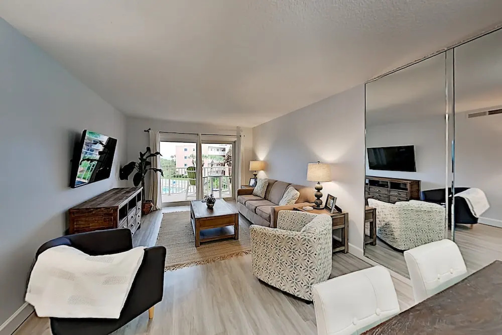 Modern Ocean Tennis & Racquet Club W/ Pools 2 Bedroom Condo