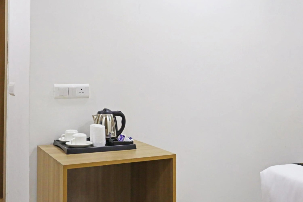 Hotel Decent Suites - Delhi Airport