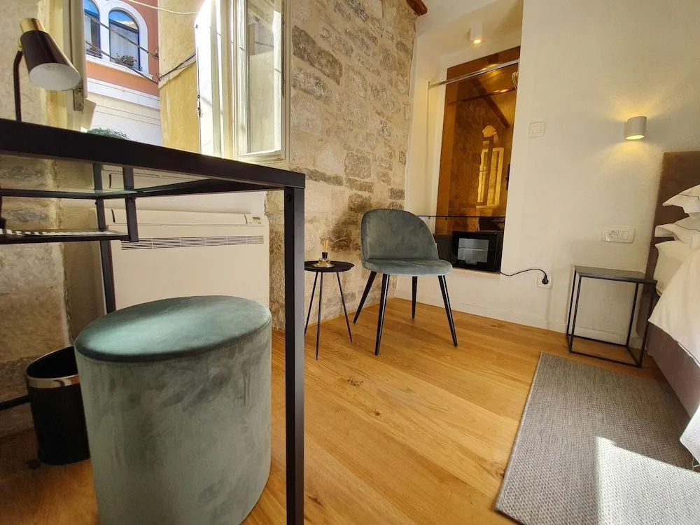 THE SUITES at central Split